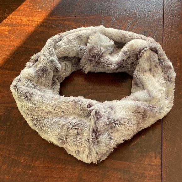𝅺bundle of 2 Minky Scarves - Picture 7 of 10